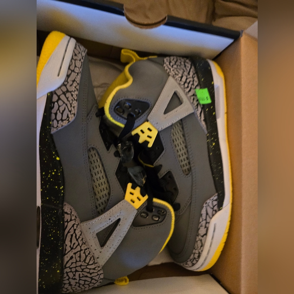 Air Jordan Spizike GS White Volt